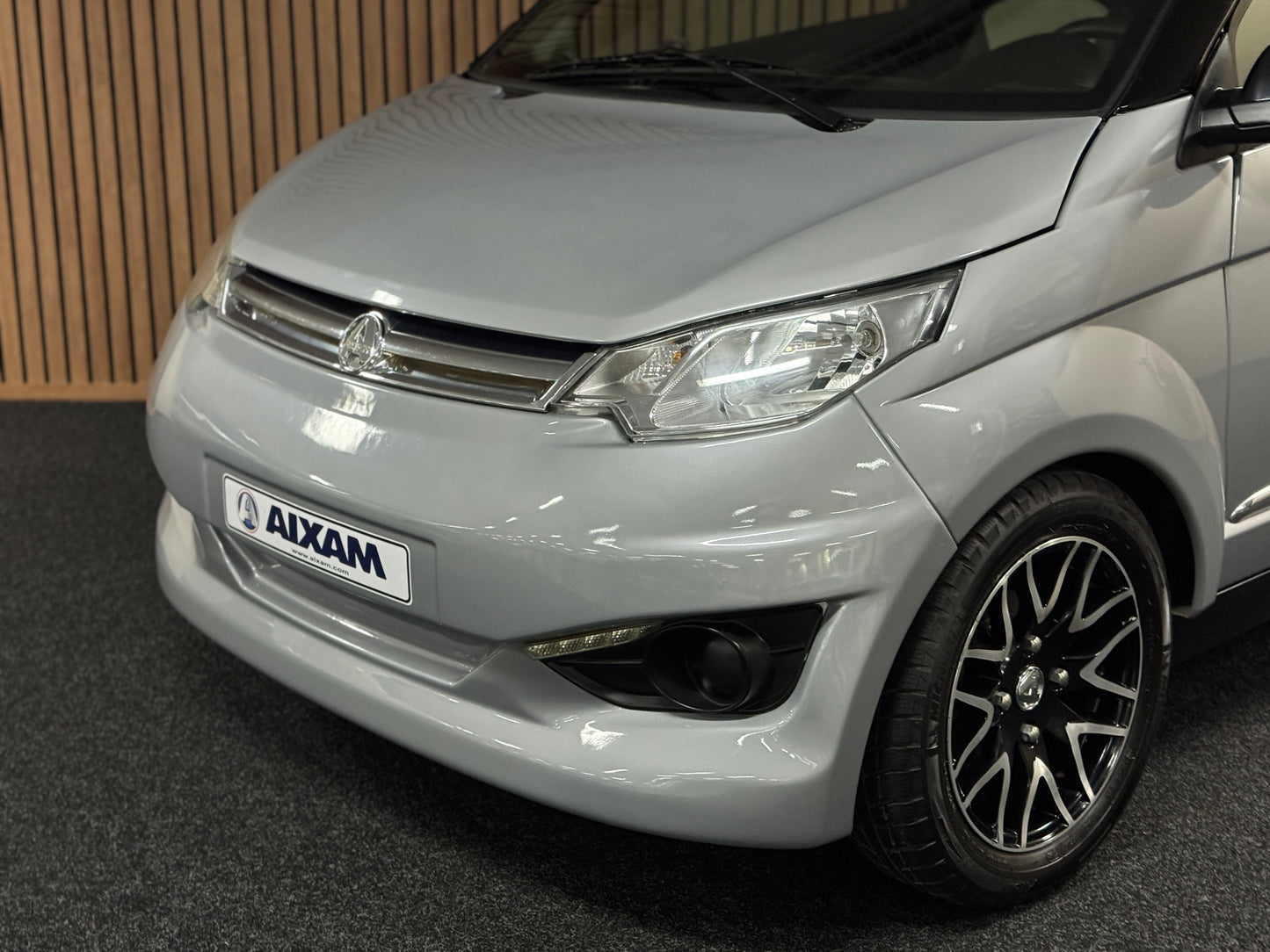 Aixam City Luxe / Chrome Pack / Creme Leder / Parkhilfe | Kubota Motor | 45 km/h | Innerhalb 250 KM Kostenlose Lieferung | Mopedauto | Leichtmobile