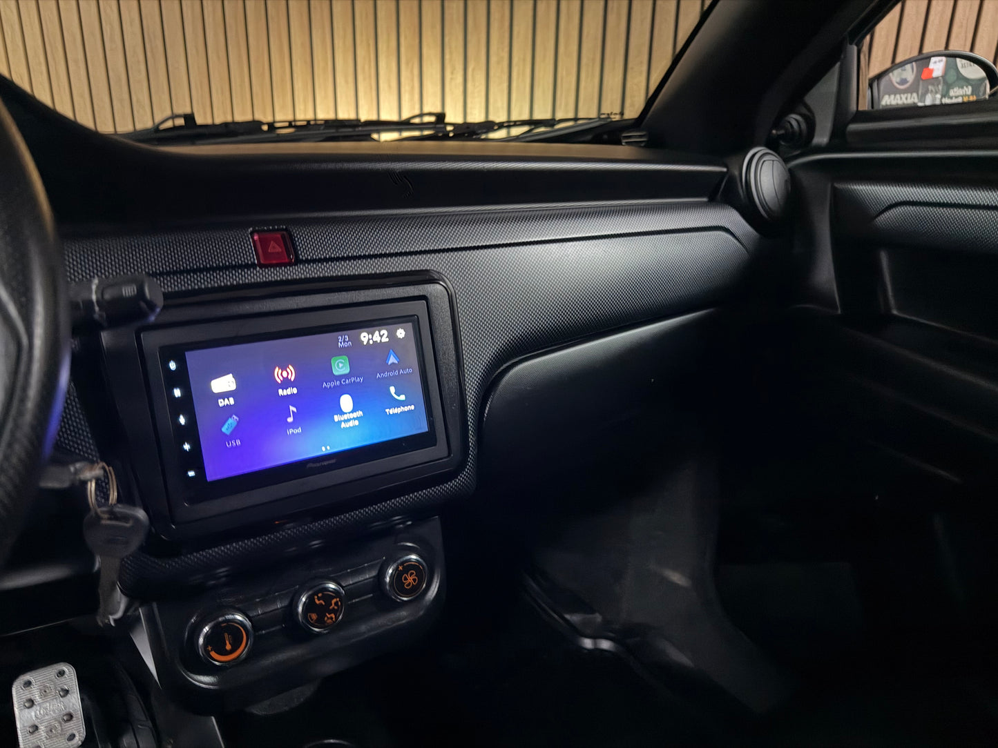 Ligier JS60 Sport Ultimate | KLIMA | Servo | 8 PS leiser DCI Motor | Apple Carplay/Android | 45 km/h | Innerhalb 250 KM Kostenlose Lieferung | Mopedauto | Leichtmobile