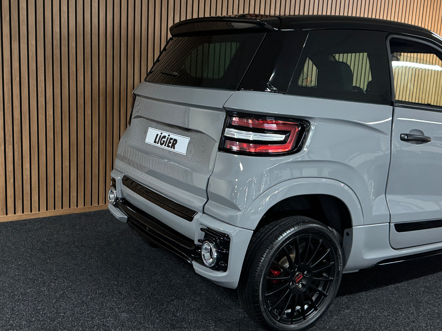 Ligier JS60 Ultimate Sport Nardo | 8 PS leiser DCI Motor | Servolenkung | Rückfahrkamera | 45 km/h | Innerhalb 250 KM Kostenlose Lieferung | Mopedauto | Leichtmobile | Aixam | Microcar | Ligier
