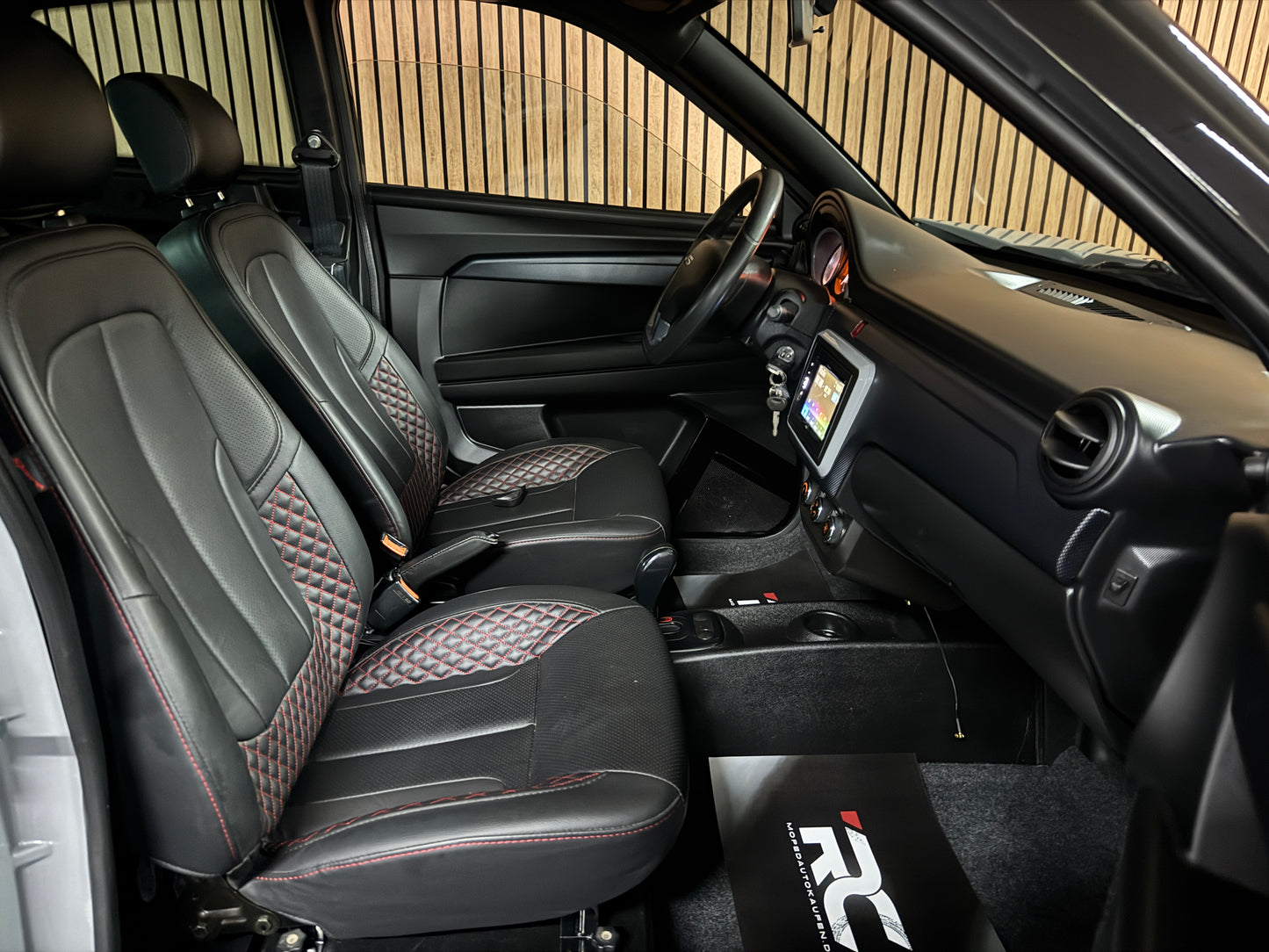 Ligier JS60 Ultimate Sport Nardo | 8 PS leiser DCI Motor | Servolenkung | Rückfahrkamera | 45 km/h | Innerhalb 250 KM Kostenlose Lieferung | Mopedauto | Leichtmobile | Aixam | Microcar | Ligier