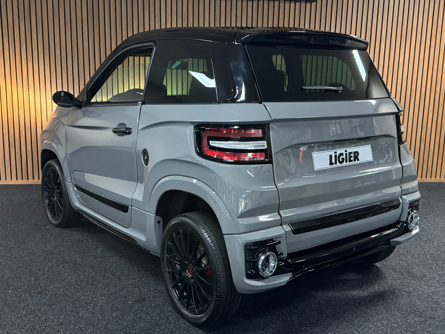 Ligier JS60 Ultimate Sport Nardo | 8 PS leiser DCI Motor | Servolenkung | Rückfahrkamera | 45 km/h | Innerhalb 250 KM Kostenlose Lieferung | Mopedauto | Leichtmobile | Aixam | Microcar | Ligier