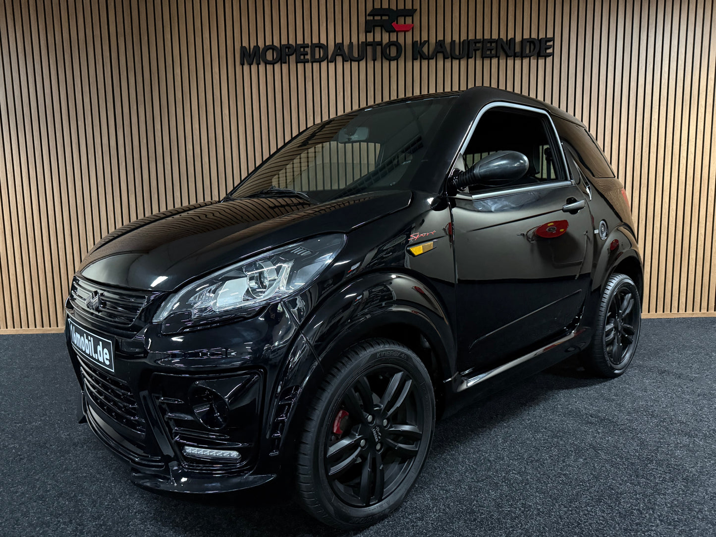 Ligier JS50 Sport Black on Black | Airbag | Servolenkung | 8 PS leiser DCI Motor | 45 km/h | Rückfahrkamera | Innerhalb 250 KM Kostenlose Lieferung | Mopedauto | Leichtmobile