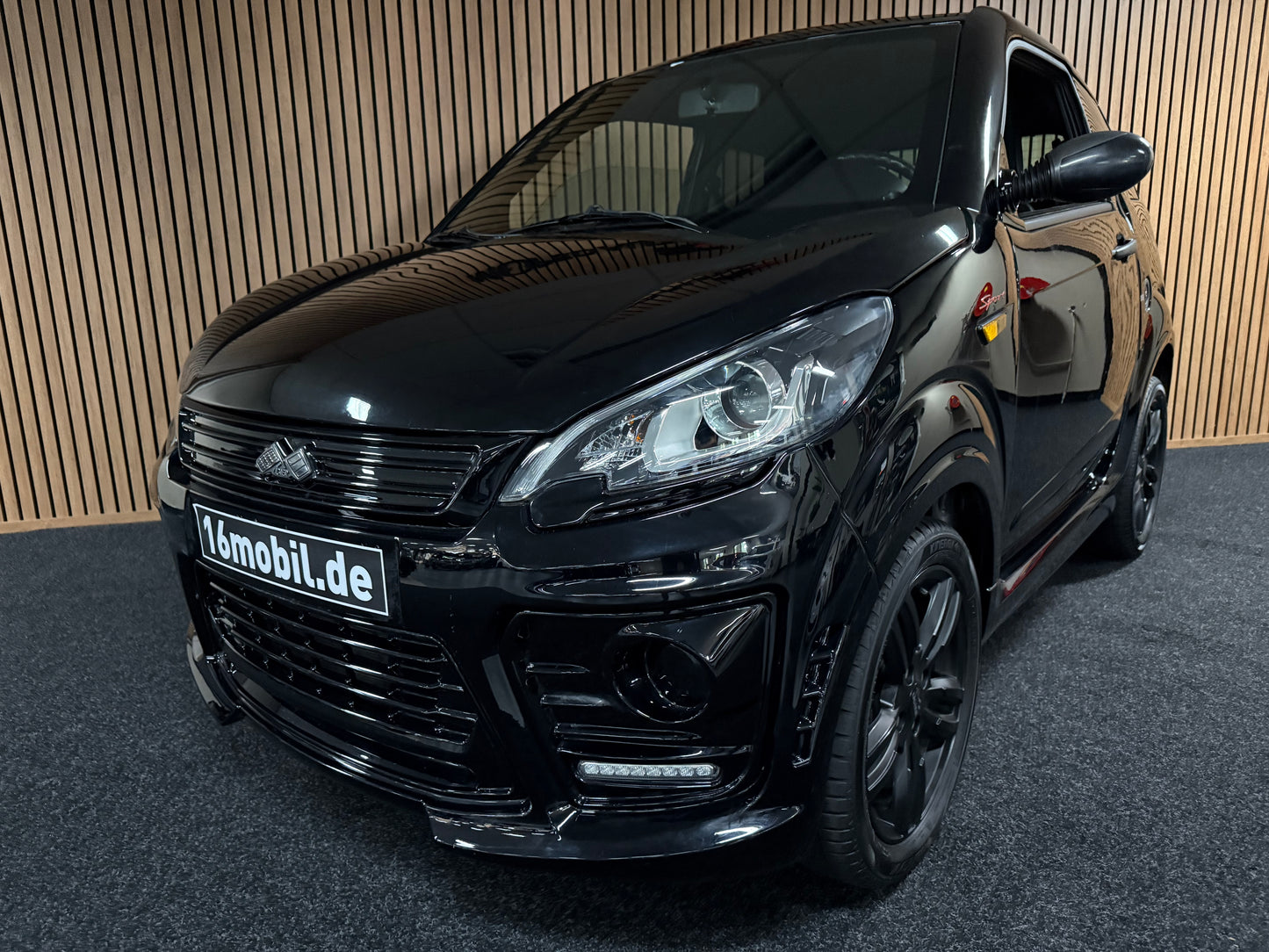 Ligier JS50 Sport Black on Black | Airbag | Servolenkung | 8 PS leiser DCI Motor | 45 km/h | Rückfahrkamera | Innerhalb 250 KM Kostenlose Lieferung | Mopedauto | Leichtmobile