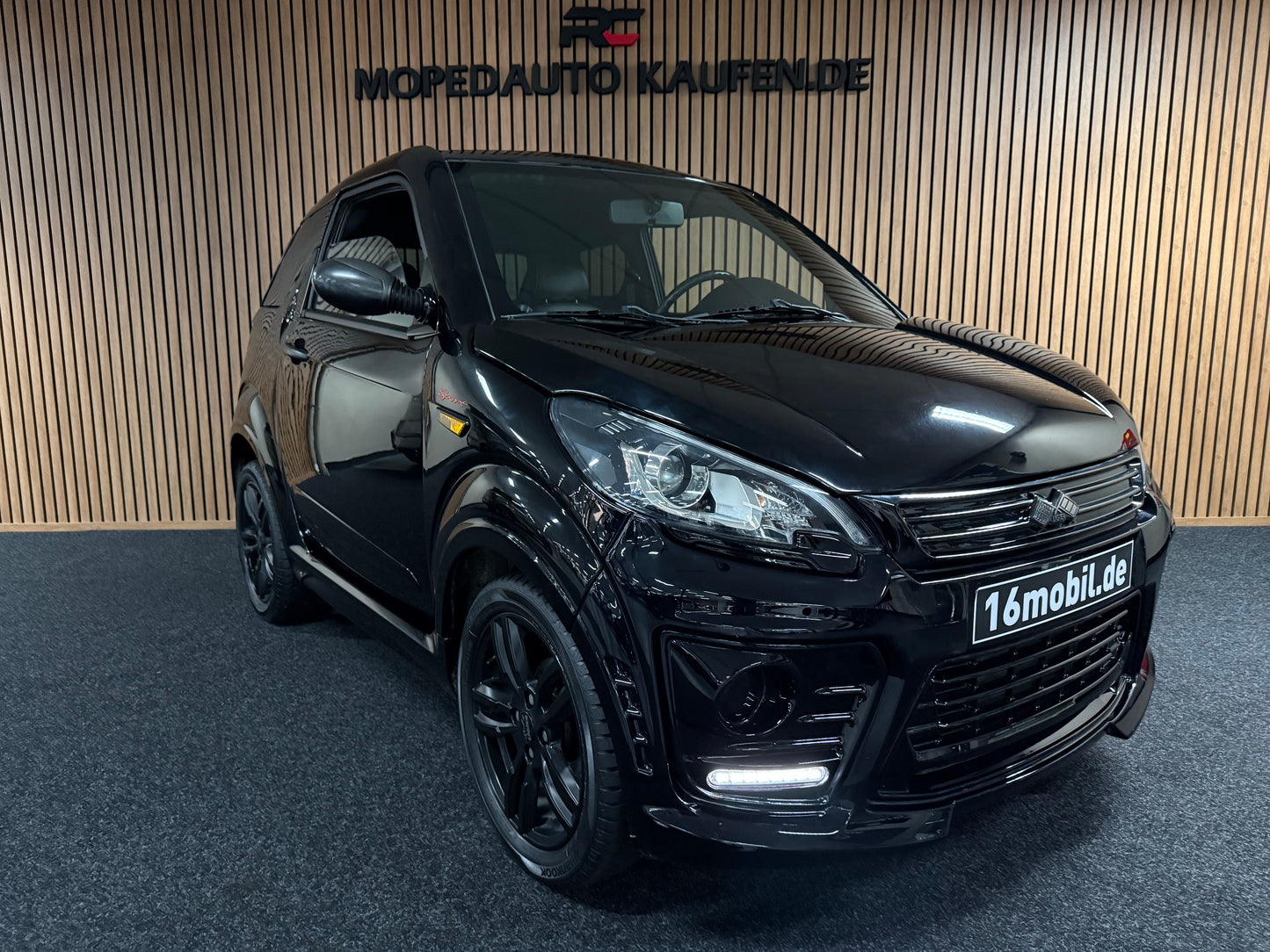 Ligier JS50 Sport Black on Black | Airbag | Servolenkung | 8 PS leiser DCI Motor | 45 km/h | Rückfahrkamera | Innerhalb 250 KM Kostenlose Lieferung | Mopedauto | Leichtmobile