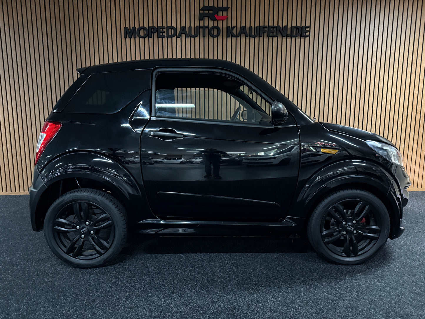 Ligier JS50 Sport Black on Black | Airbag | Servolenkung | 8 PS leiser DCI Motor | 45 km/h | Rückfahrkamera | Innerhalb 250 KM Kostenlose Lieferung | Mopedauto | Leichtmobile