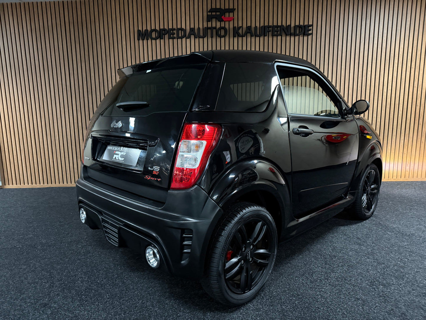 Ligier JS50 Sport Black on Black | Airbag | Servolenkung | 8 PS leiser DCI Motor | 45 km/h | Rückfahrkamera | Innerhalb 250 KM Kostenlose Lieferung | Mopedauto | Leichtmobile