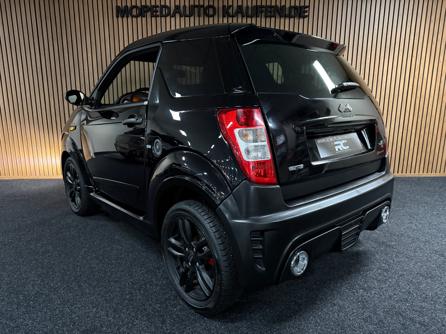 Ligier JS50 Sport Black on Black | Airbag | Servolenkung | 8 PS leiser DCI Motor | 45 km/h | Rückfahrkamera | Innerhalb 250 KM Kostenlose Lieferung | Mopedauto | Leichtmobile