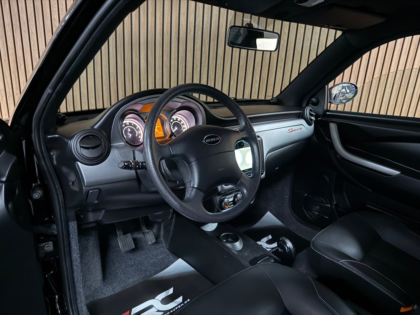 Ligier JS50 Sport Black on Black | Airbag | Servolenkung | 8 PS leiser DCI Motor | 45 km/h | Rückfahrkamera | Innerhalb 250 KM Kostenlose Lieferung | Mopedauto | Leichtmobile