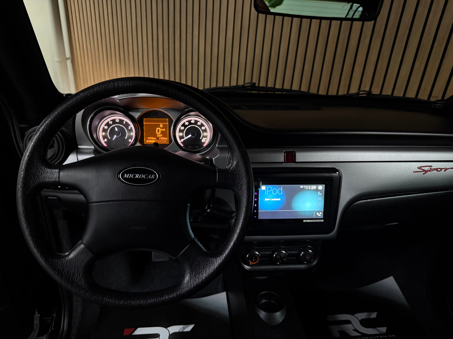 Ligier JS50 Sport Black on Black | Airbag | Servolenkung | 8 PS leiser DCI Motor | 45 km/h | Rückfahrkamera | Innerhalb 250 KM Kostenlose Lieferung | Mopedauto | Leichtmobile