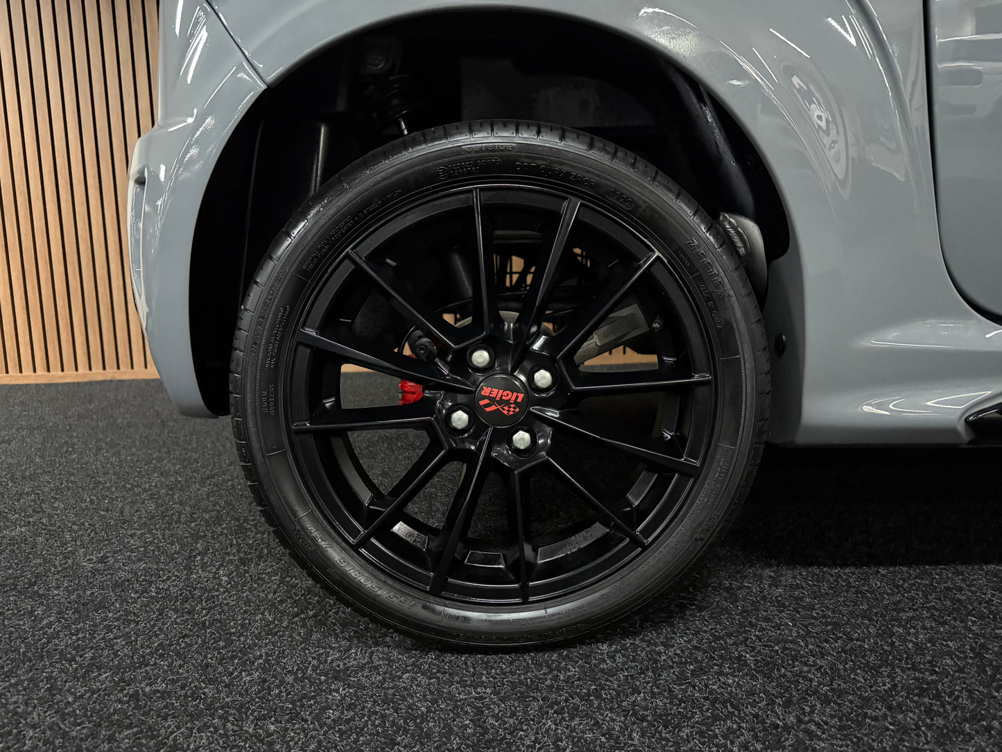 Ligier JS50 Ultimate Sport Facelift | Nardo Grau Sport | Multi-Media |Servolenkung | 8 PS leiser DCI Motor | 45 km/h | Rückfahrkamera | Innerhalb 250 KM Kostenlose Lieferung | Mopedauto | Leichtmobile
