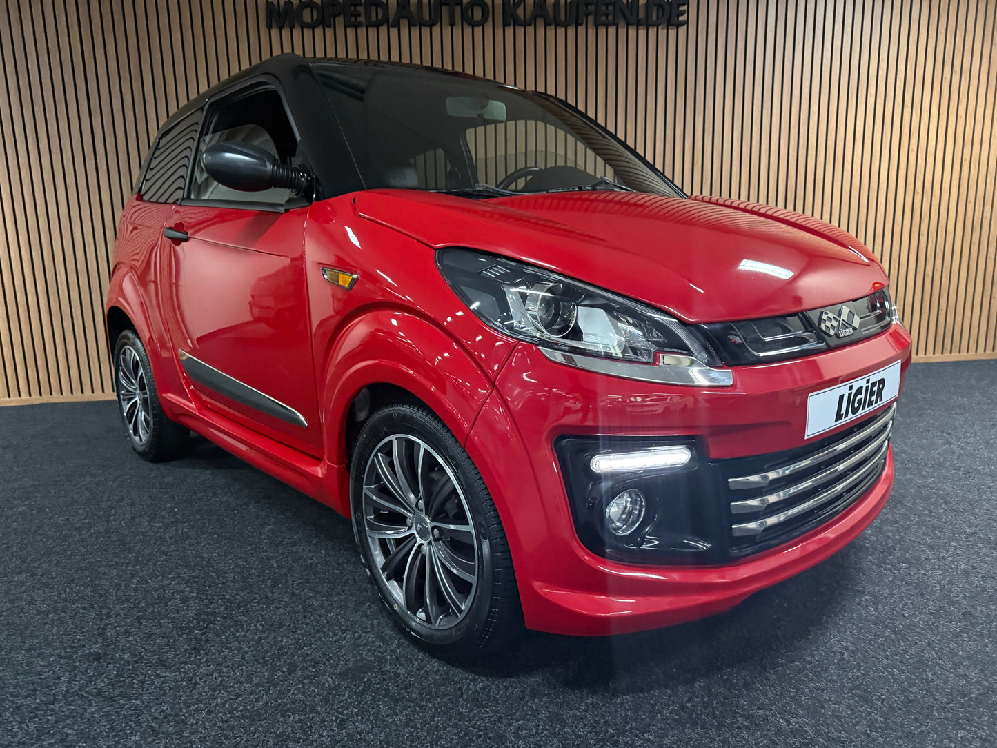 Ligier JS50 Elegance Rot| | 8 PS leiser DCI Motor | 45 km/h | Rückfahrkamera | Innerhalb 250 KM Kostenlose Lieferung | Mopedauto | Leichtmobile