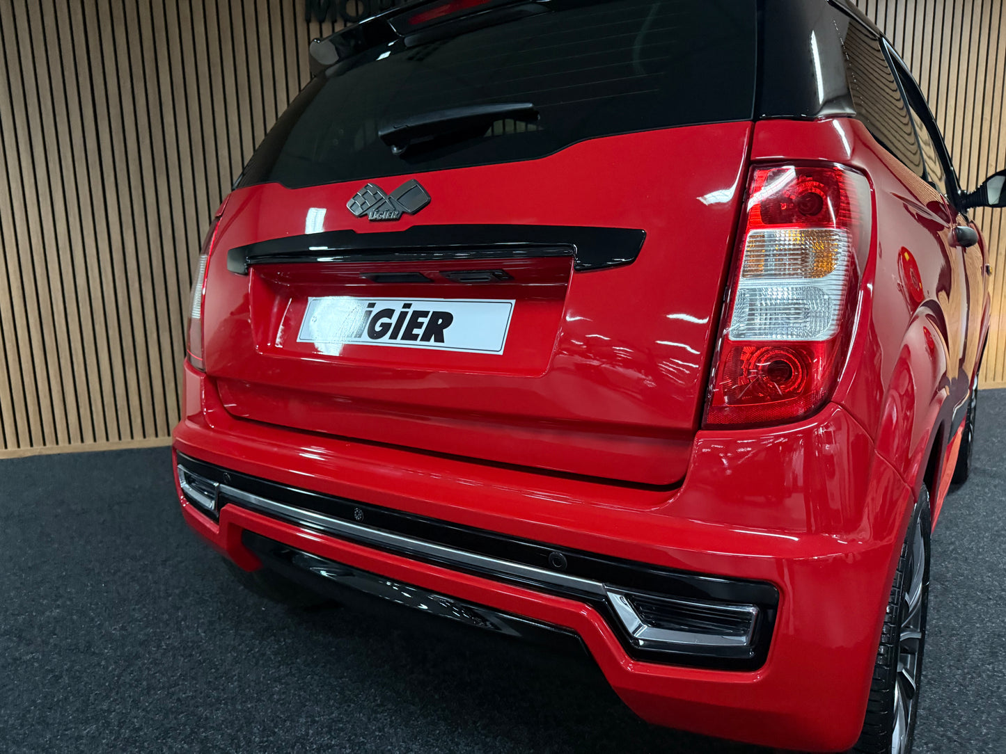 Ligier JS50 Elegance Rot| | 8 PS leiser DCI Motor | 45 km/h | Rückfahrkamera | Innerhalb 250 KM Kostenlose Lieferung | Mopedauto | Leichtmobile