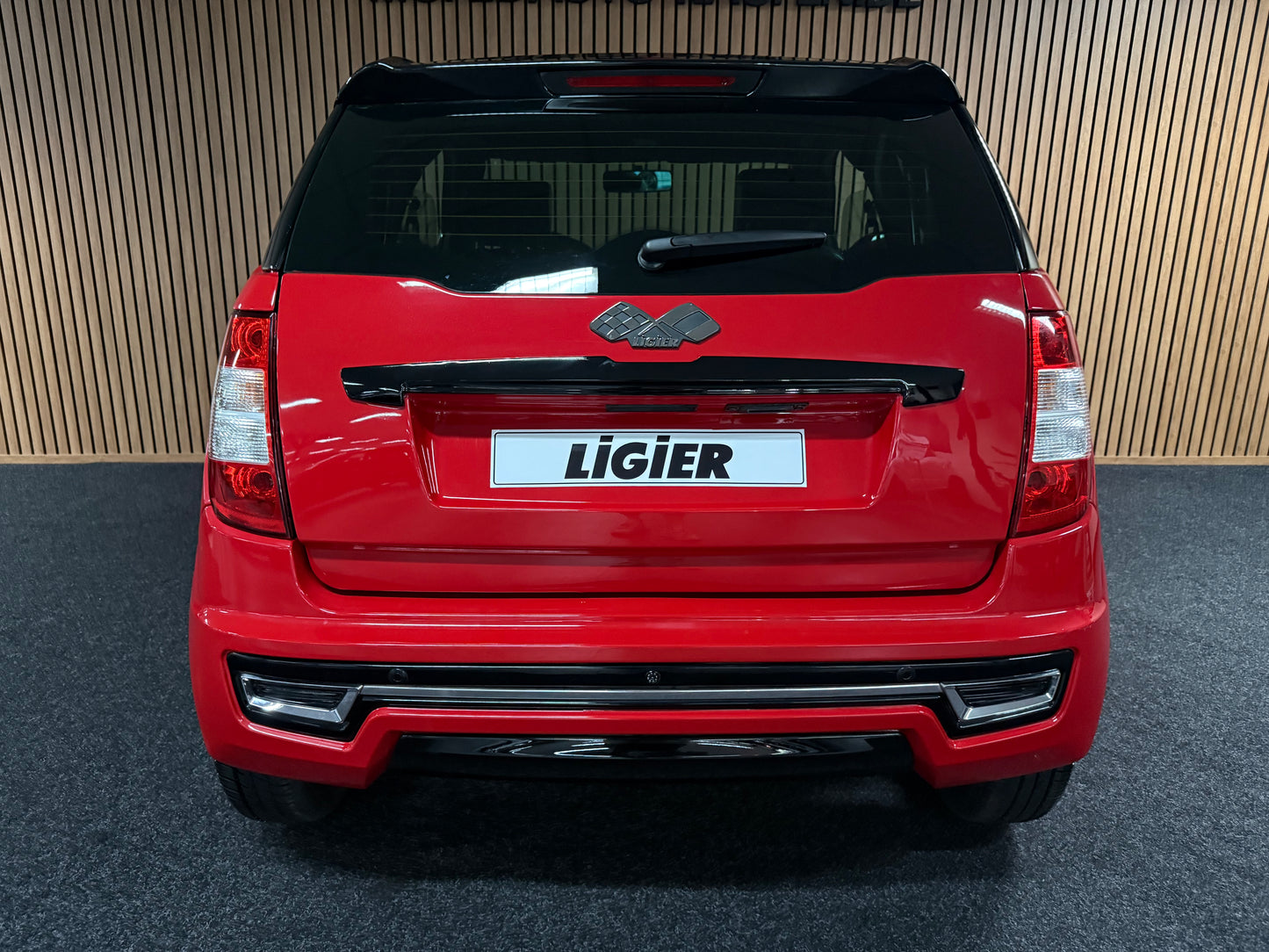 Ligier JS50 Elegance Rot| | 8 PS leiser DCI Motor | 45 km/h | Rückfahrkamera | Innerhalb 250 KM Kostenlose Lieferung | Mopedauto | Leichtmobile