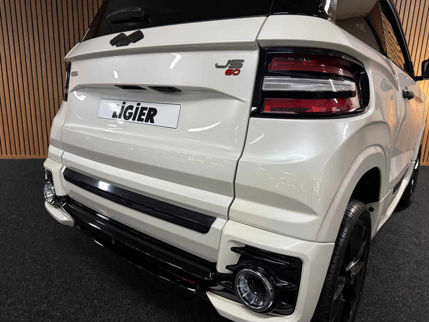 Ligier JS60 Ultimate Sport | 8 PS leiser DCI Motor | XXL Multi Media | Servolenkung | Rückfahrkamera | 45 km/h | Innerhalb 250 KM Kostenlose Lieferung | Mopedauto | Leichtmobile | Aixam | Microcar
