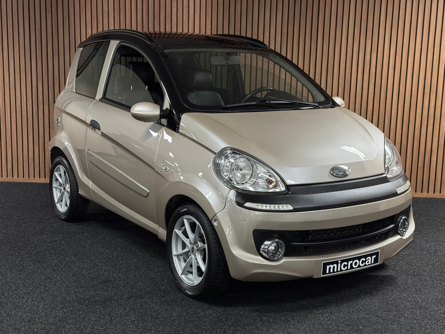 Microcar Mgo SXI | 15245 KM | *NETT* | Airbag | leiser DCI Motor | 45 km/h | Innerhalb 250 KM Kostenlose Lieferung | Mopedauto | Leichtmobile