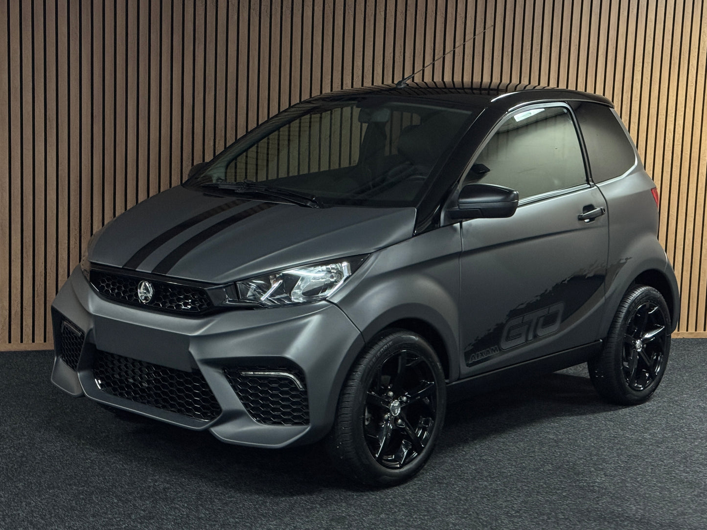 Aixam City Sport MATT GRAU GTO | 2022 | 8 PS Kubota Motor | Rückfahrkamera / Carbon | blaue Gürtel | Innerhalb 250 KM Kostenlose Lieferung | Mopedauto | Leichtmobile | Aixam | Microcar | Ligier