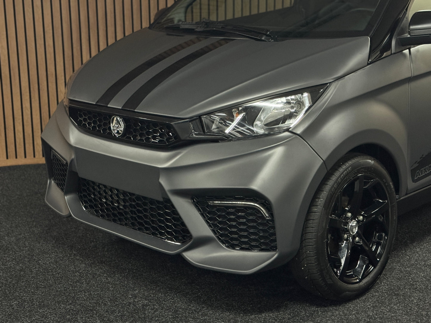 Aixam City Sport MATT GRAU GTO | 2022 | 8 PS Kubota Motor | Rückfahrkamera / Carbon | blaue Gürtel | Innerhalb 250 KM Kostenlose Lieferung | Mopedauto | Leichtmobile | Aixam | Microcar | Ligier