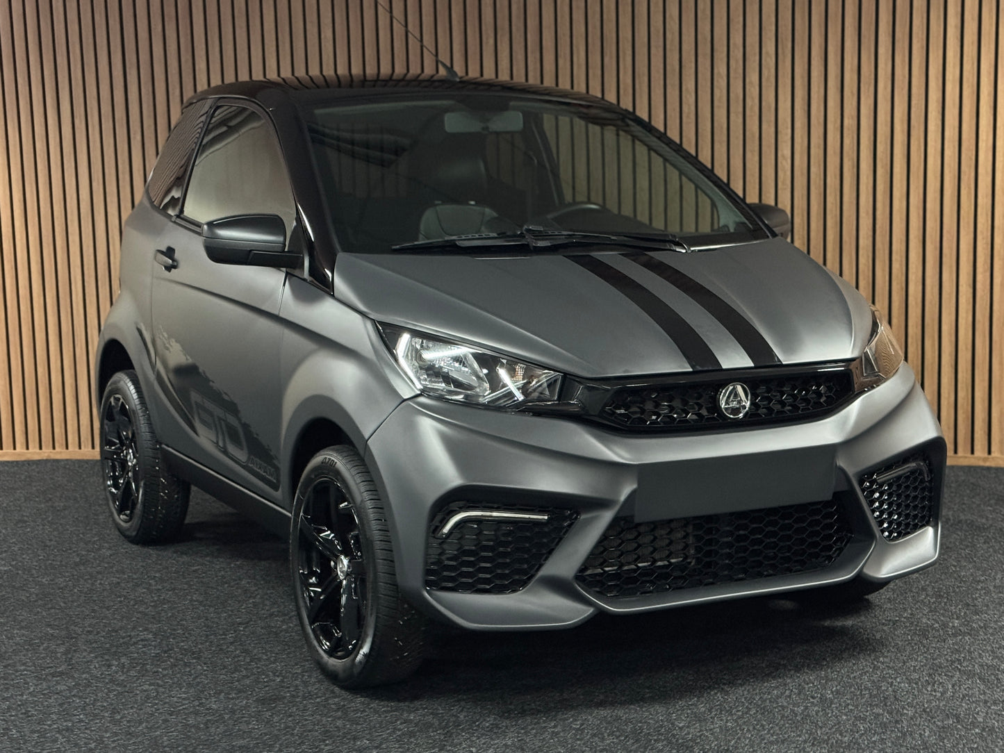 Aixam City Sport MATT GRAU GTO | 2022 | 8 PS Kubota Motor | Rückfahrkamera / Carbon | blaue Gürtel | Innerhalb 250 KM Kostenlose Lieferung | Mopedauto | Leichtmobile | Aixam | Microcar | Ligier