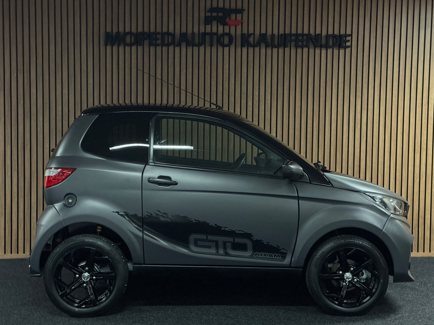 Aixam City Sport MATT GRAU GTO | 2022 | 8 PS Kubota Motor | Rückfahrkamera / Carbon | blaue Gürtel | Innerhalb 250 KM Kostenlose Lieferung | Mopedauto | Leichtmobile | Aixam | Microcar | Ligier