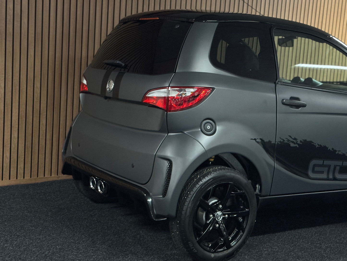 Aixam City Sport MATT GRAU GTO | 2022 | 8 PS Kubota Motor | Rückfahrkamera / Carbon | blaue Gürtel | Innerhalb 250 KM Kostenlose Lieferung | Mopedauto | Leichtmobile | Aixam | Microcar | Ligier