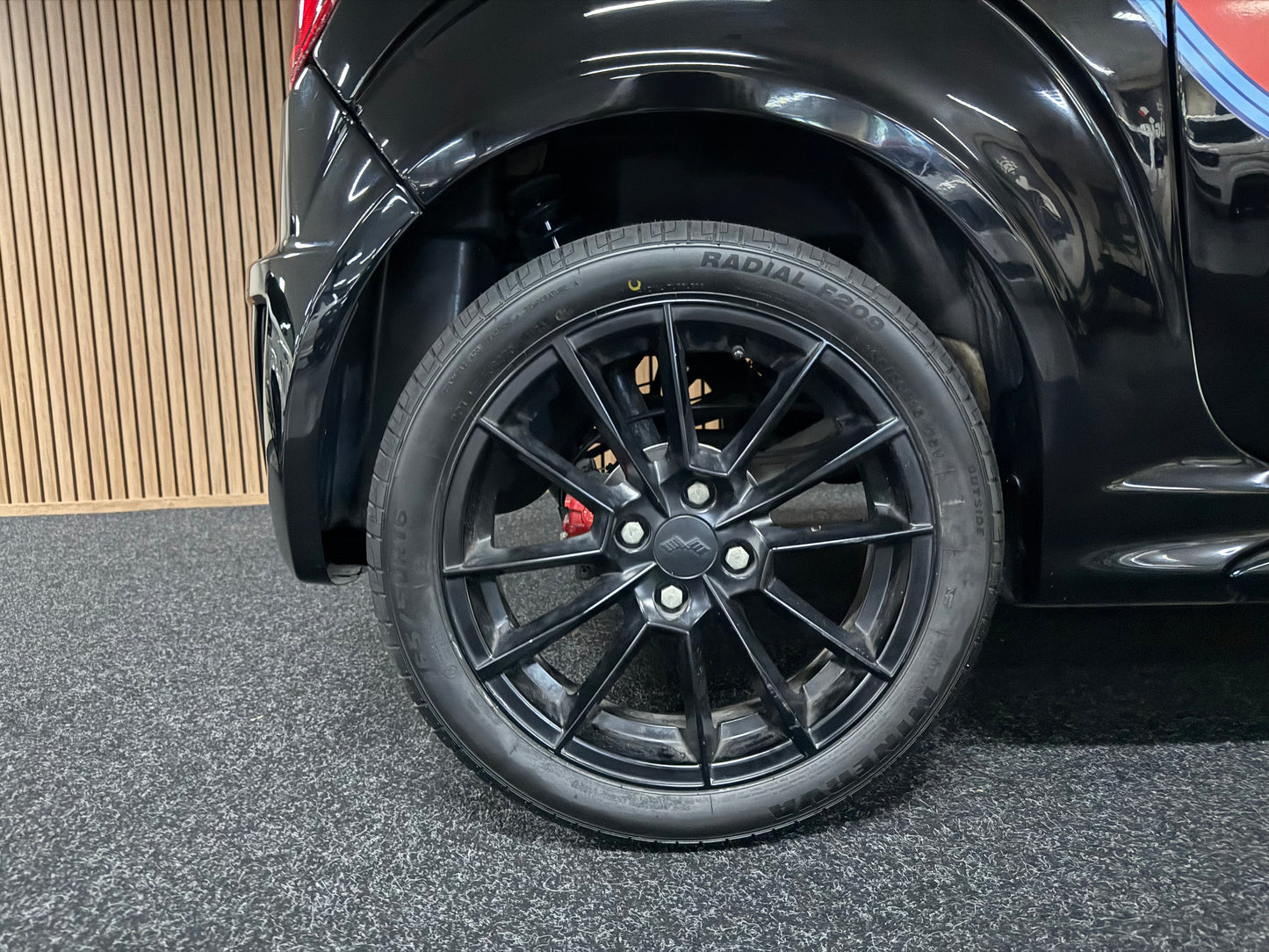Ligier JS50 Ultimate Sport Martini | 8 PS DCI Motor | 45 km/h | Servolenkung | Innerhalb 250 KM Kostenlose Lieferung | Mopedauto | Leichtmobile
