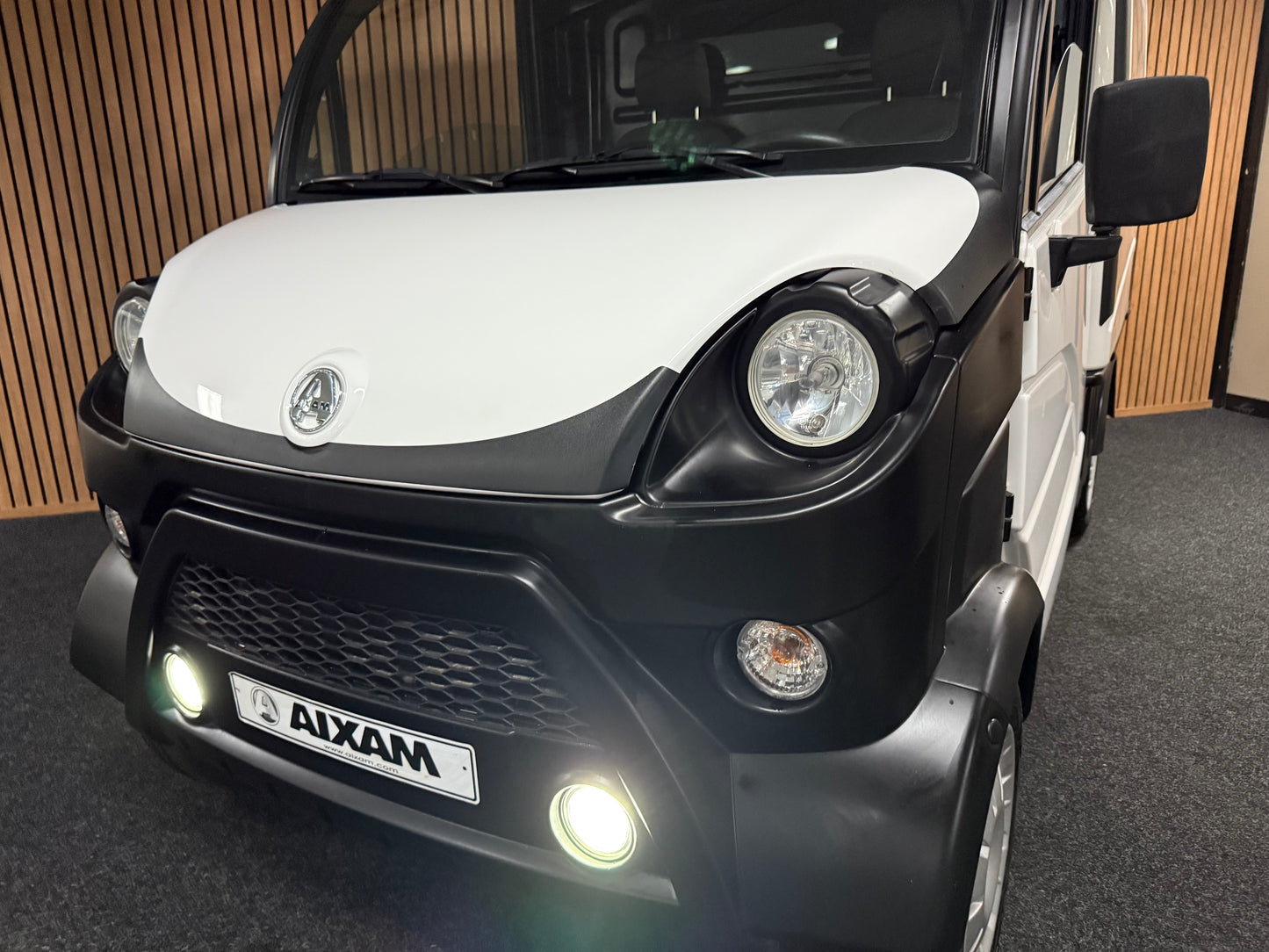 Aixam Mega Truck Mini LKW | 8 PS Kubota Motor | 45 km/h | Innerhalb 250 KM Kostenlose Lieferung | Mopedauto | Leichtmobile