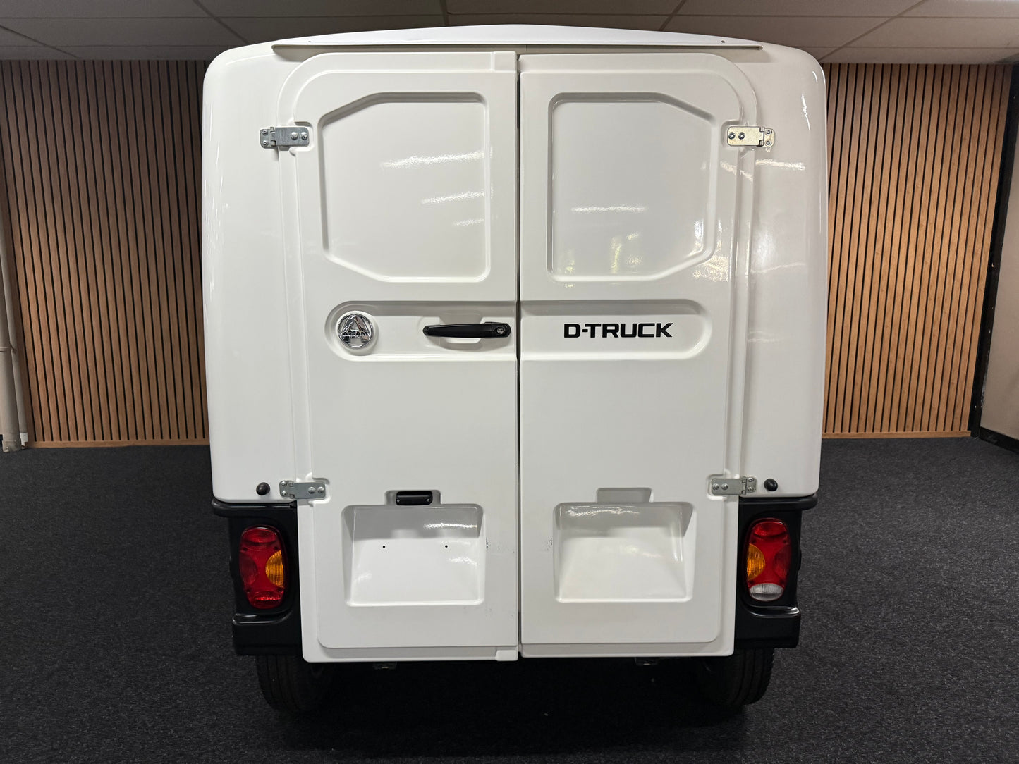Aixam Mega Truck Mini LKW | 8 PS Kubota Motor | 45 km/h | Innerhalb 250 KM Kostenlose Lieferung | Mopedauto | Leichtmobile