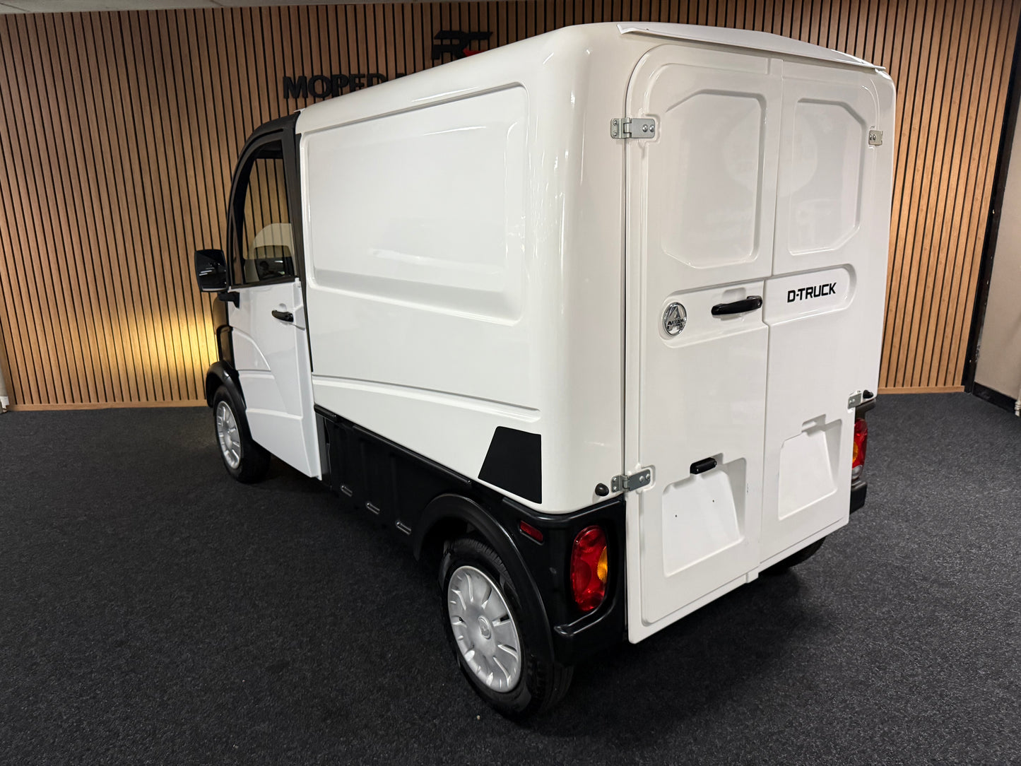 Aixam Mega Truck Mini LKW | 8 PS Kubota Motor | 45 km/h | Innerhalb 250 KM Kostenlose Lieferung | Mopedauto | Leichtmobile