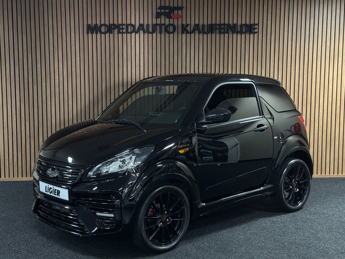 Ligier JS50 Ultimate Sport Facelift | Black On Black | Servolenkung | 8 PS leiser DCI Motor | 45 km/h | Rückfahrkamera | Innerhalb 250 KM Kostenlose Lieferung | Mopedauto | Leichtmobile
