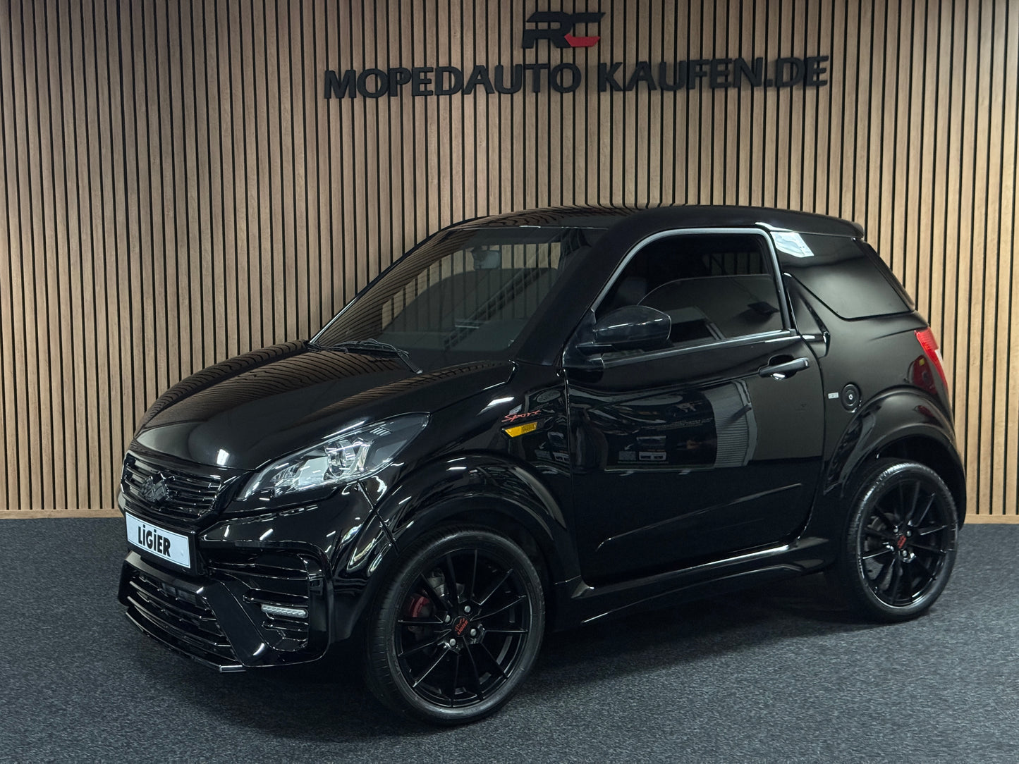 Ligier JS50 Ultimate Sport Facelift | Black On Black | Servolenkung | 8 PS leiser DCI Motor | 45 km/h | Rückfahrkamera | Innerhalb 250 KM Kostenlose Lieferung | Mopedauto | Leichtmobile