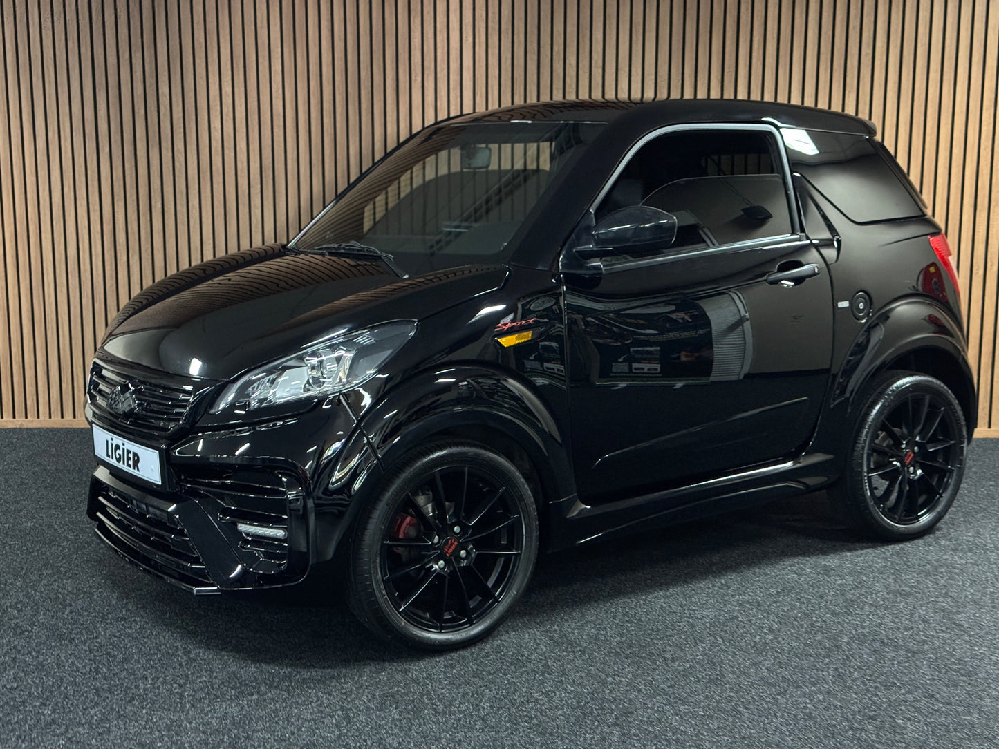 Ligier JS50 Ultimate Sport Facelift | Black On Black | Servolenkung | 8 PS leiser DCI Motor | 45 km/h | Rückfahrkamera | Innerhalb 250 KM Kostenlose Lieferung | Mopedauto | Leichtmobile