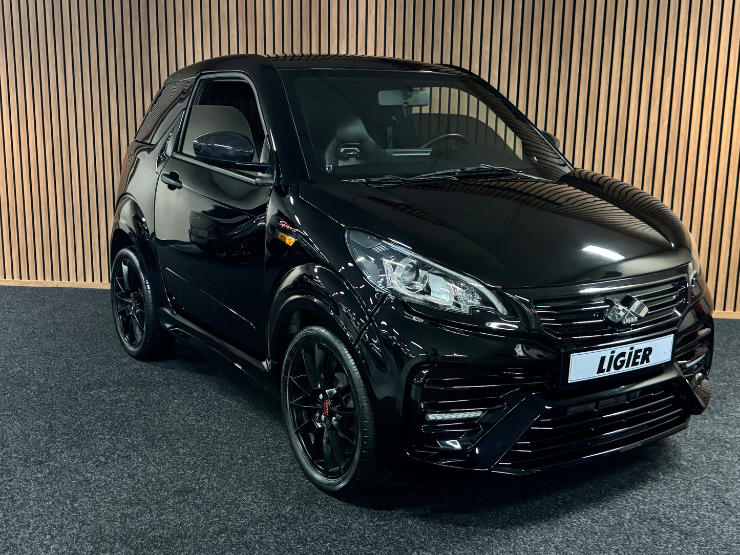 Ligier JS50 Ultimate Sport Facelift | Black On Black | Servolenkung | 8 PS leiser DCI Motor | 45 km/h | Rückfahrkamera | Innerhalb 250 KM Kostenlose Lieferung | Mopedauto | Leichtmobile