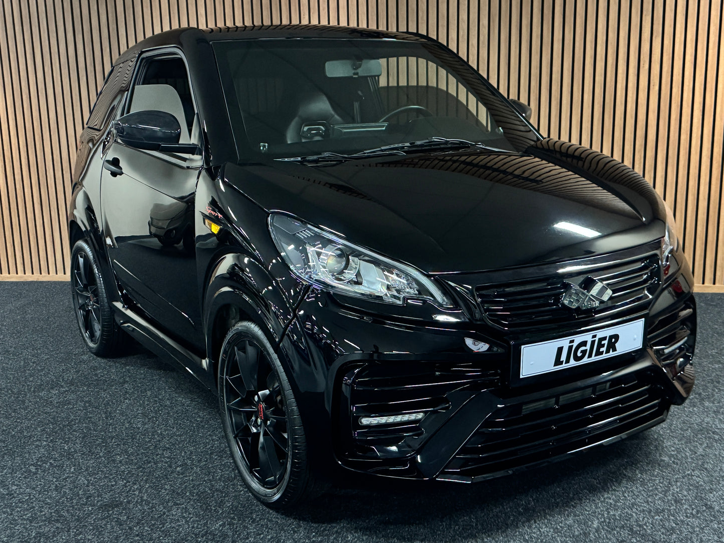 Ligier JS50 Ultimate Sport Facelift | Black On Black | Servolenkung | 8 PS leiser DCI Motor | 45 km/h | Rückfahrkamera | Innerhalb 250 KM Kostenlose Lieferung | Mopedauto | Leichtmobile