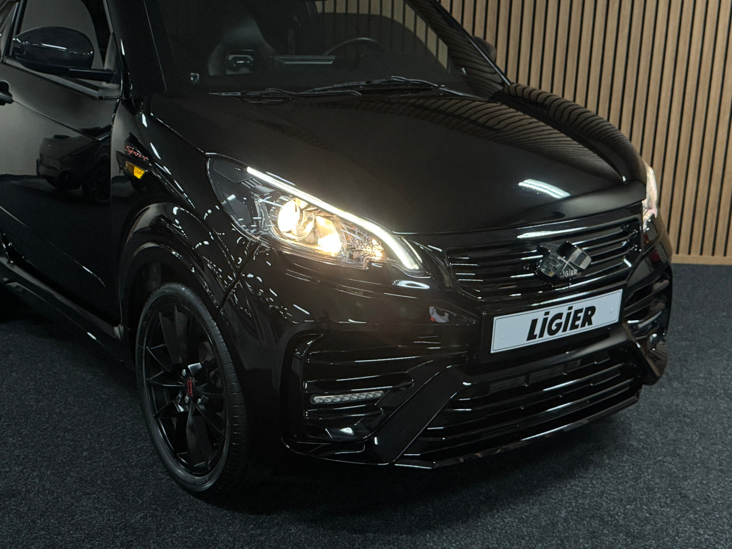 Ligier JS50 Ultimate Sport Facelift | Black On Black | Servolenkung | 8 PS leiser DCI Motor | 45 km/h | Rückfahrkamera | Innerhalb 250 KM Kostenlose Lieferung | Mopedauto | Leichtmobile