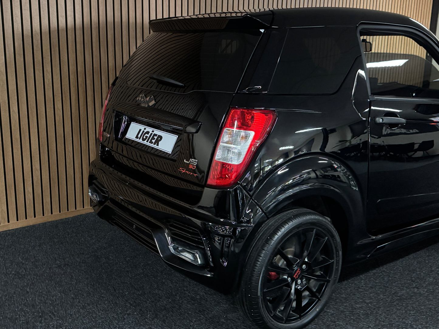 Ligier JS50 Ultimate Sport Facelift | Black On Black | Servolenkung | 8 PS leiser DCI Motor | 45 km/h | Rückfahrkamera | Innerhalb 250 KM Kostenlose Lieferung | Mopedauto | Leichtmobile