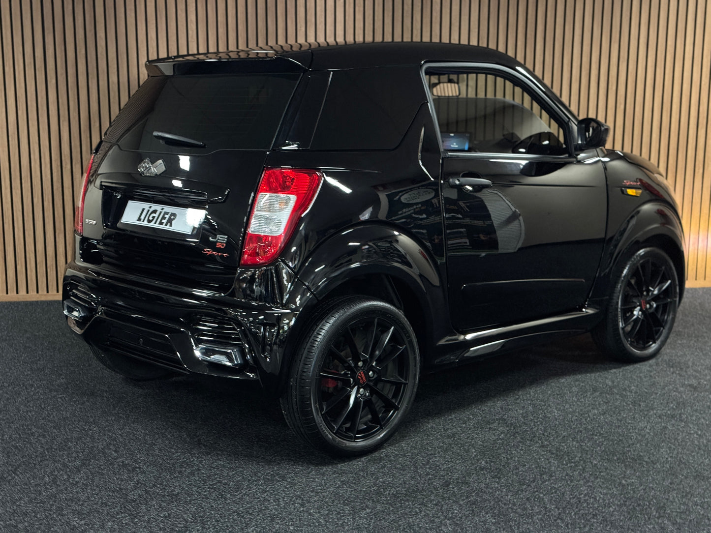 Ligier JS50 Ultimate Sport Facelift | Black On Black | Servolenkung | 8 PS leiser DCI Motor | 45 km/h | Rückfahrkamera | Innerhalb 250 KM Kostenlose Lieferung | Mopedauto | Leichtmobile