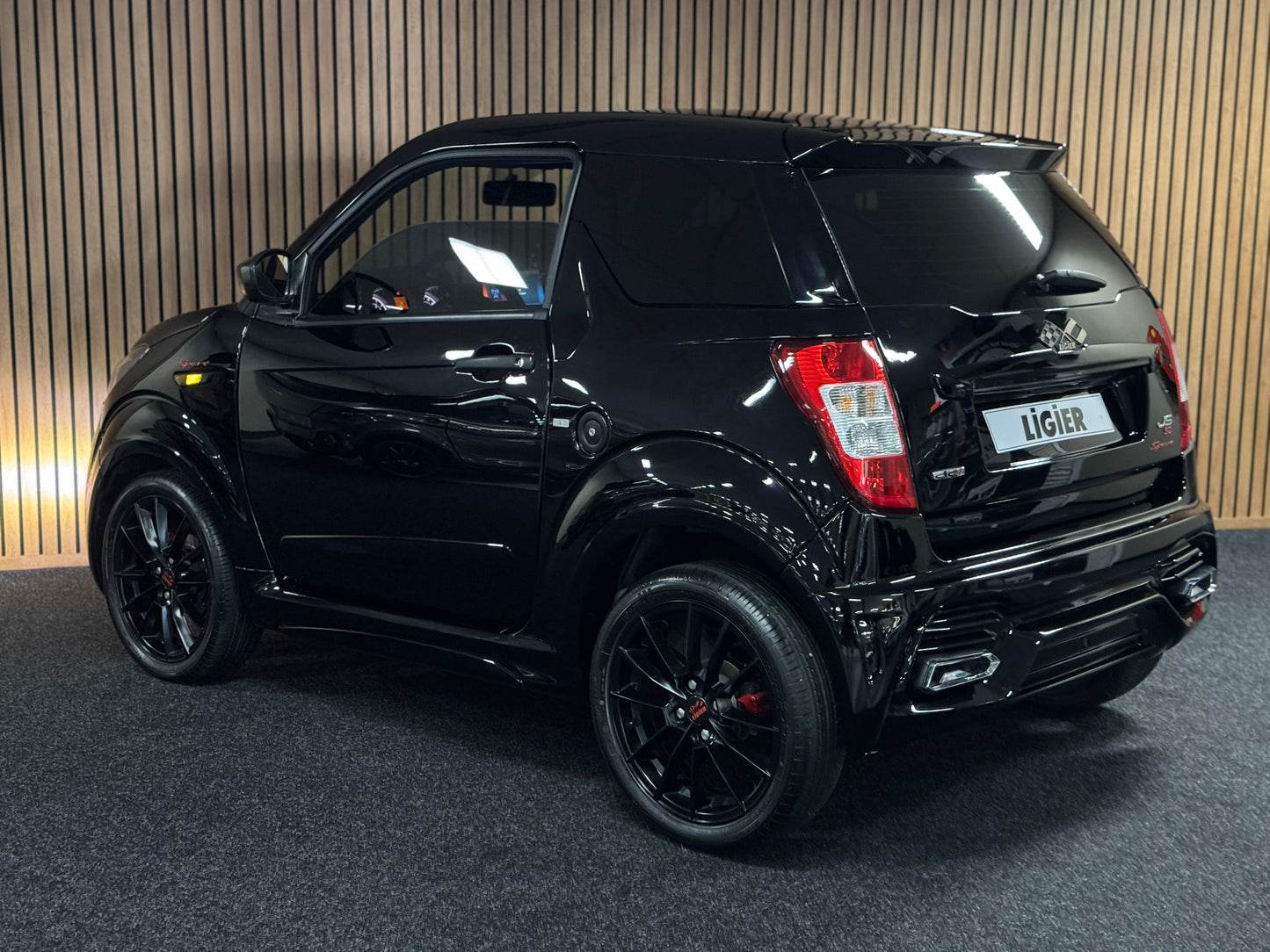 Ligier JS50 Ultimate Sport Facelift | Black On Black | Servolenkung | 8 PS leiser DCI Motor | 45 km/h | Rückfahrkamera | Innerhalb 250 KM Kostenlose Lieferung | Mopedauto | Leichtmobile