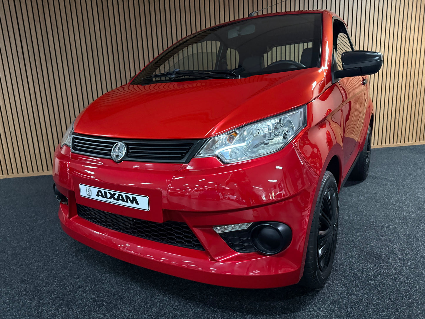 Aixam City Sport Rot | 8 PS Kubota Motor | 45 km/h | Innerhalb 250 KM Kostenlose Lieferung | Mopedauto | Leichtmobile