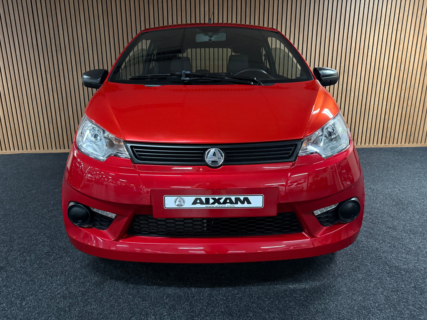 Aixam City Sport Rot | 8 PS Kubota Motor | 45 km/h | Innerhalb 250 KM Kostenlose Lieferung | Mopedauto | Leichtmobile