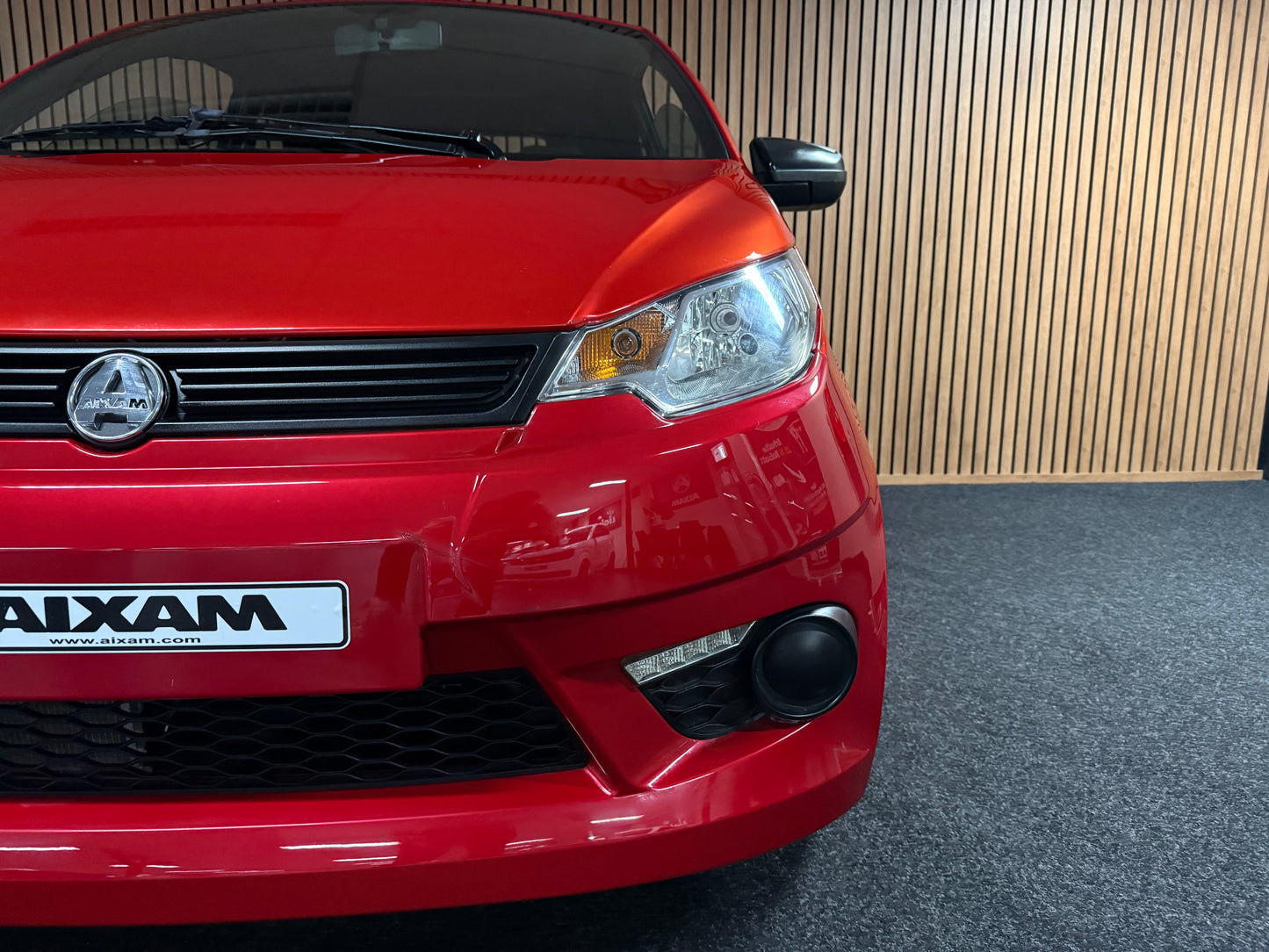 Aixam City Sport Rot | 8 PS Kubota Motor | 45 km/h | Innerhalb 250 KM Kostenlose Lieferung | Mopedauto | Leichtmobile