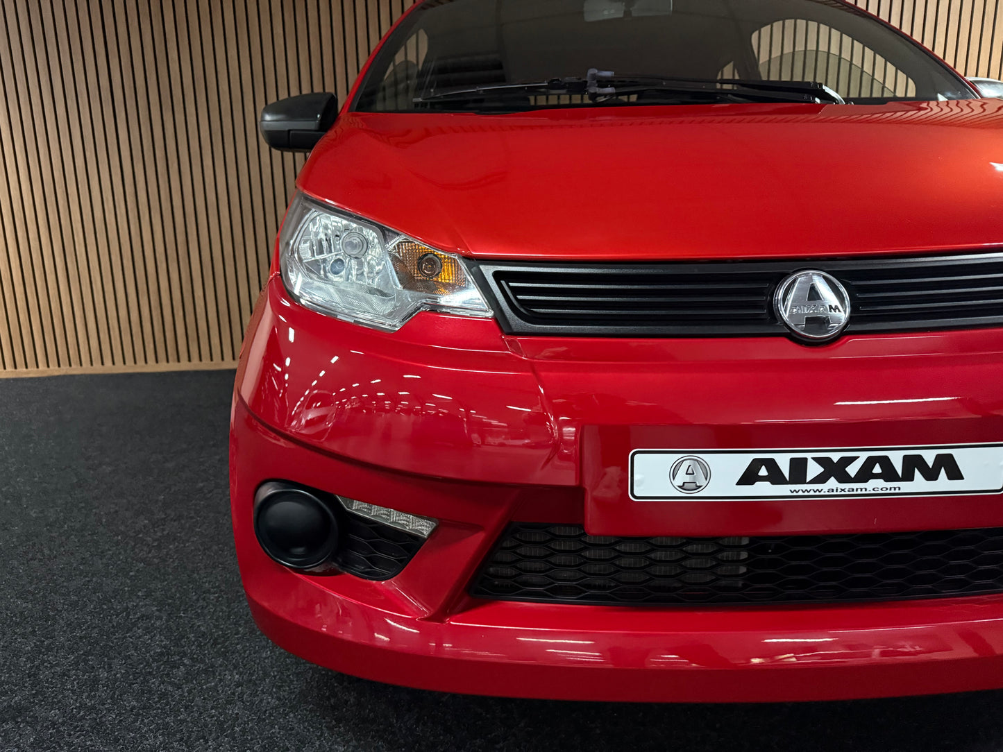 Aixam City Sport Rot | 8 PS Kubota Motor | 45 km/h | Innerhalb 250 KM Kostenlose Lieferung | Mopedauto | Leichtmobile