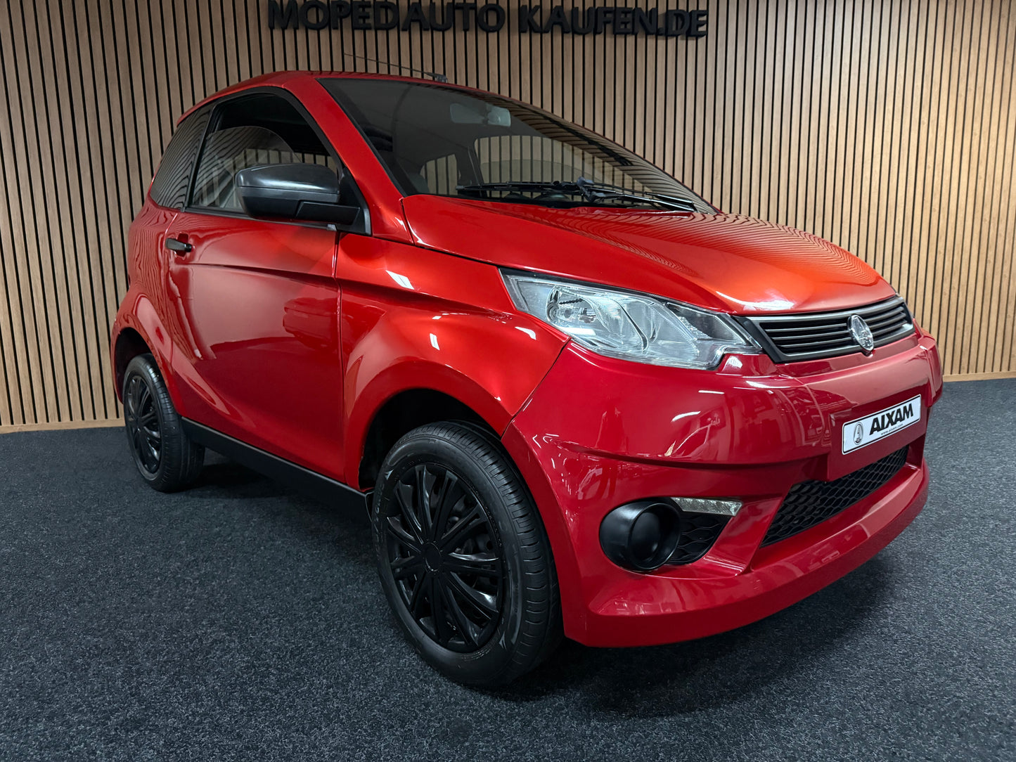 Aixam City Sport Rot | 8 PS Kubota Motor | 45 km/h | Innerhalb 250 KM Kostenlose Lieferung | Mopedauto | Leichtmobile