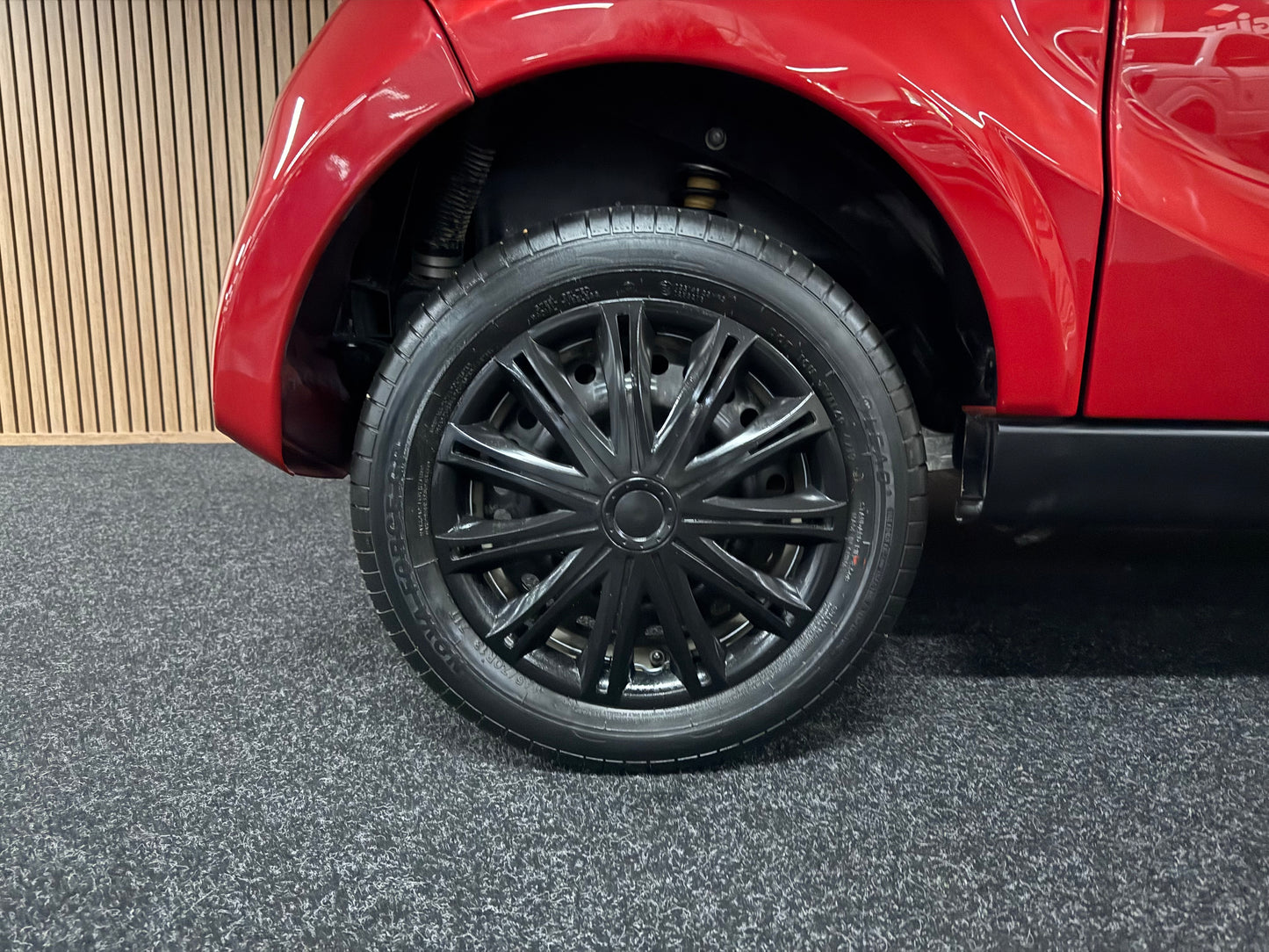 Aixam City Sport Rot | 8 PS Kubota Motor | 45 km/h | Innerhalb 250 KM Kostenlose Lieferung | Mopedauto | Leichtmobile