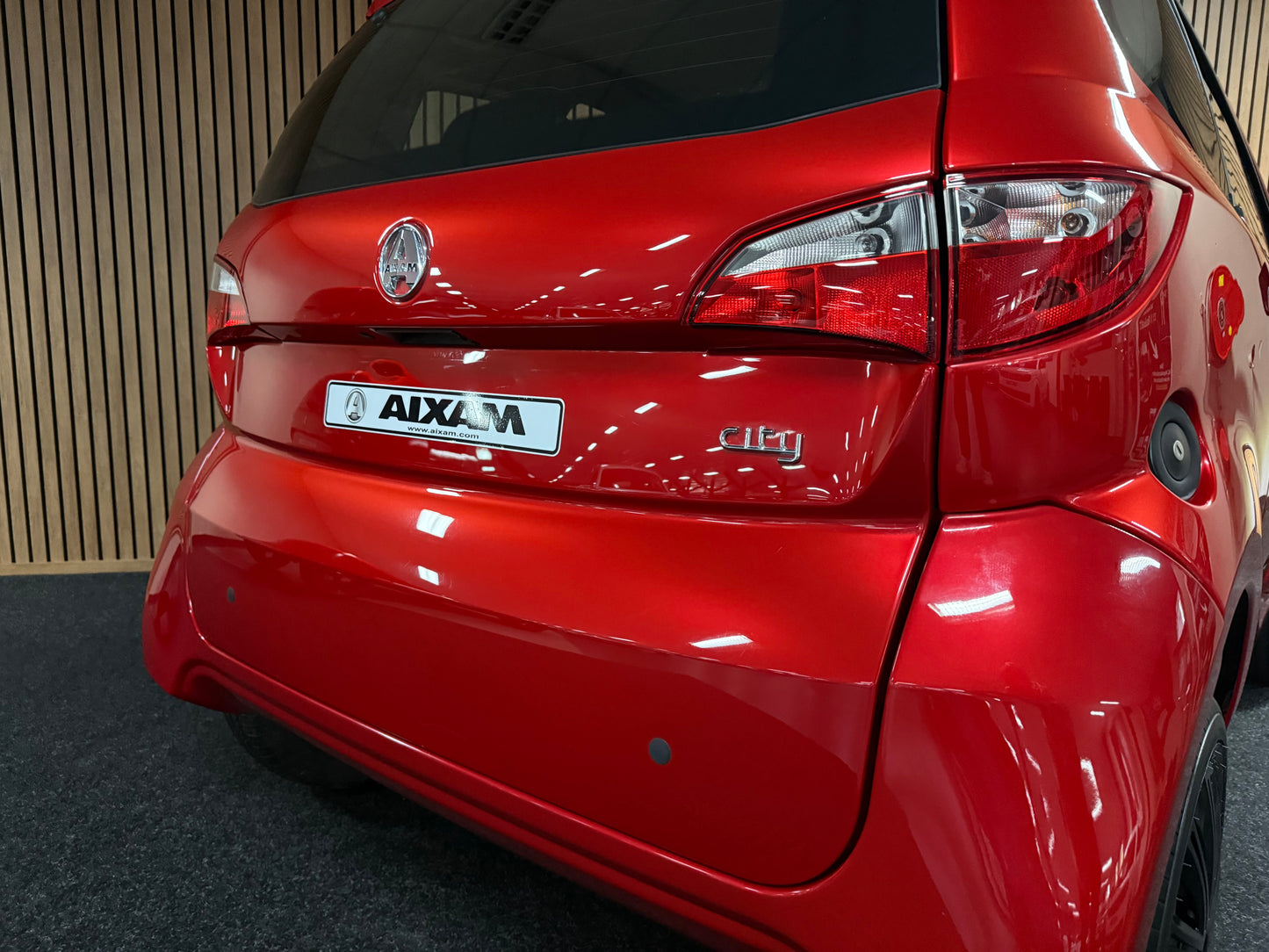 Aixam City Sport Rot | 8 PS Kubota Motor | 45 km/h | Innerhalb 250 KM Kostenlose Lieferung | Mopedauto | Leichtmobile