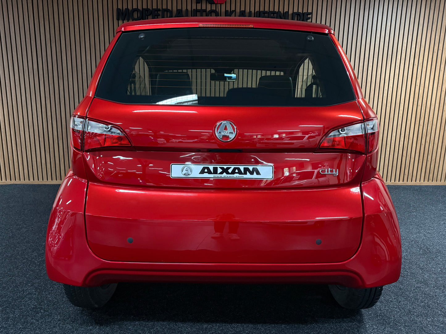 Aixam City Sport Rot | 8 PS Kubota Motor | 45 km/h | Innerhalb 250 KM Kostenlose Lieferung | Mopedauto | Leichtmobile