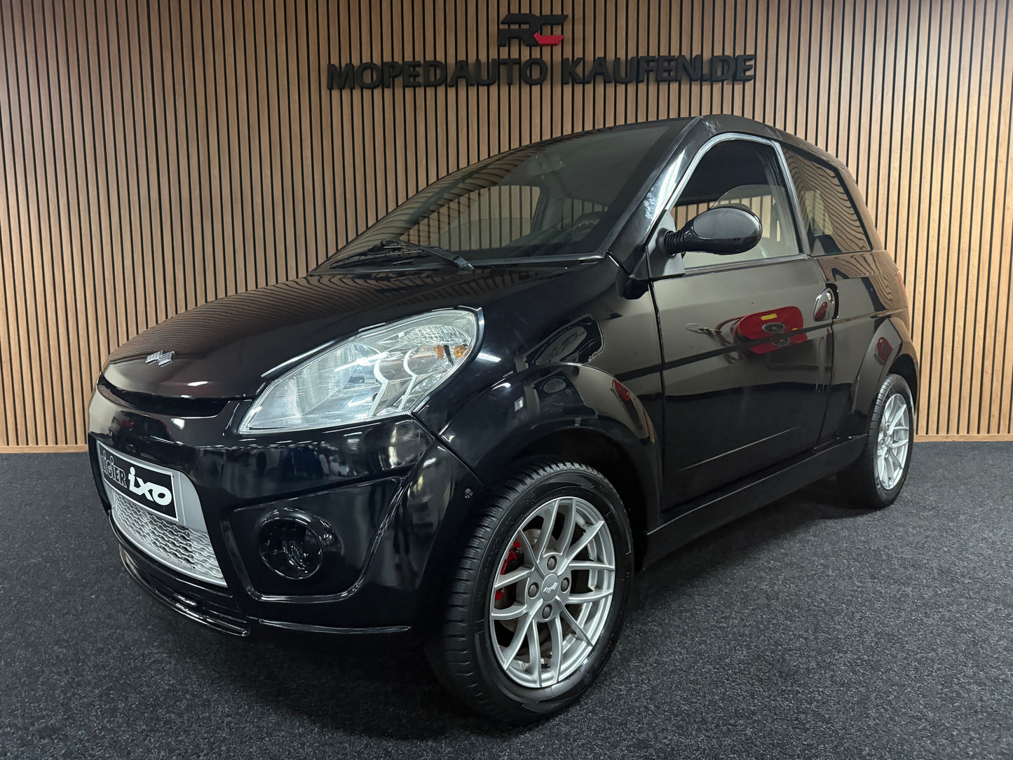 Ligier Ixo Schwarz | leiser DCI Motor | 45 km/h | Innerhalb 250 KM Kostenlose Lieferung | Mopedauto | Leichtmobile