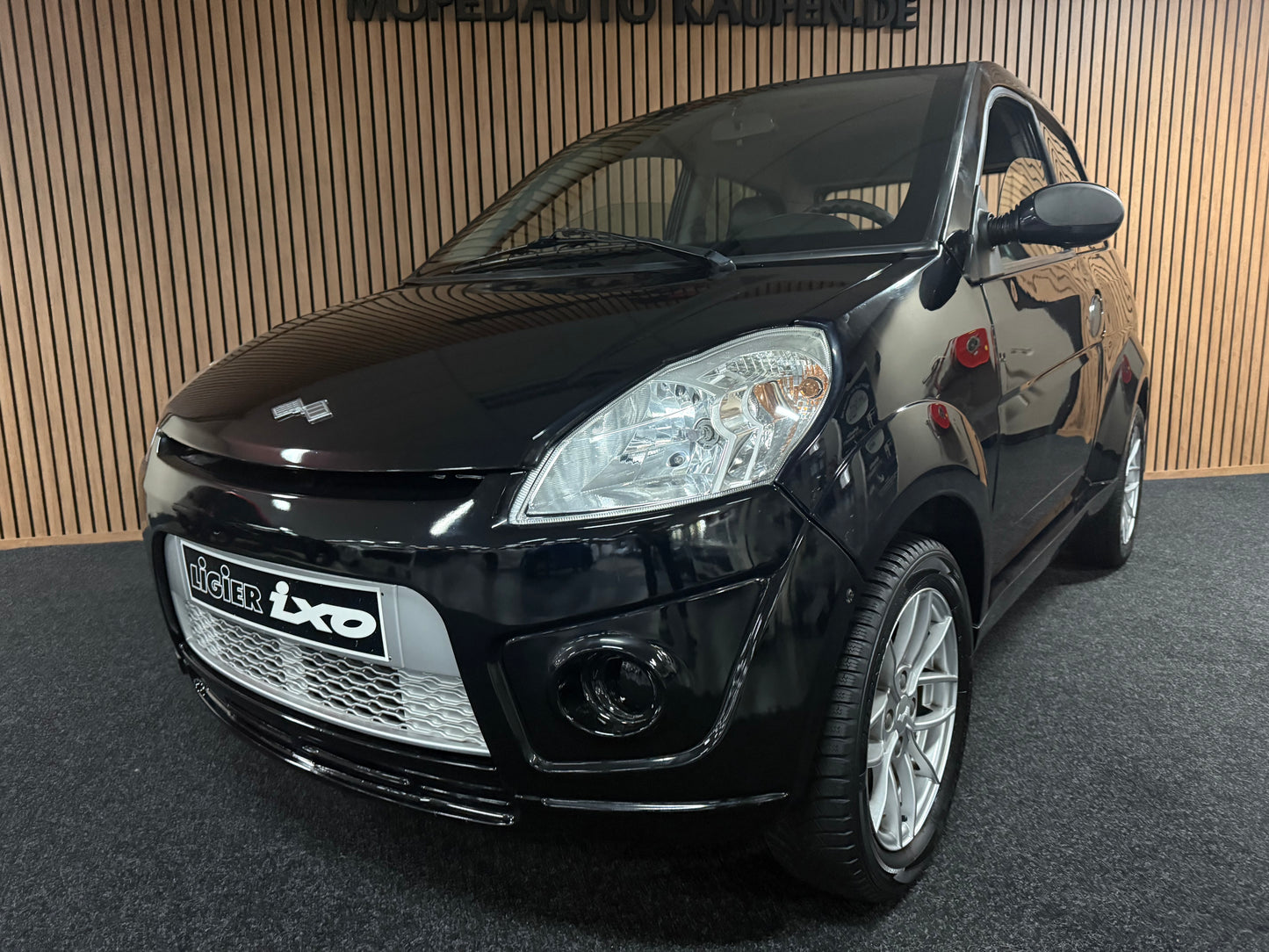 Ligier Ixo Schwarz | leiser DCI Motor | 45 km/h | Innerhalb 250 KM Kostenlose Lieferung | Mopedauto | Leichtmobile