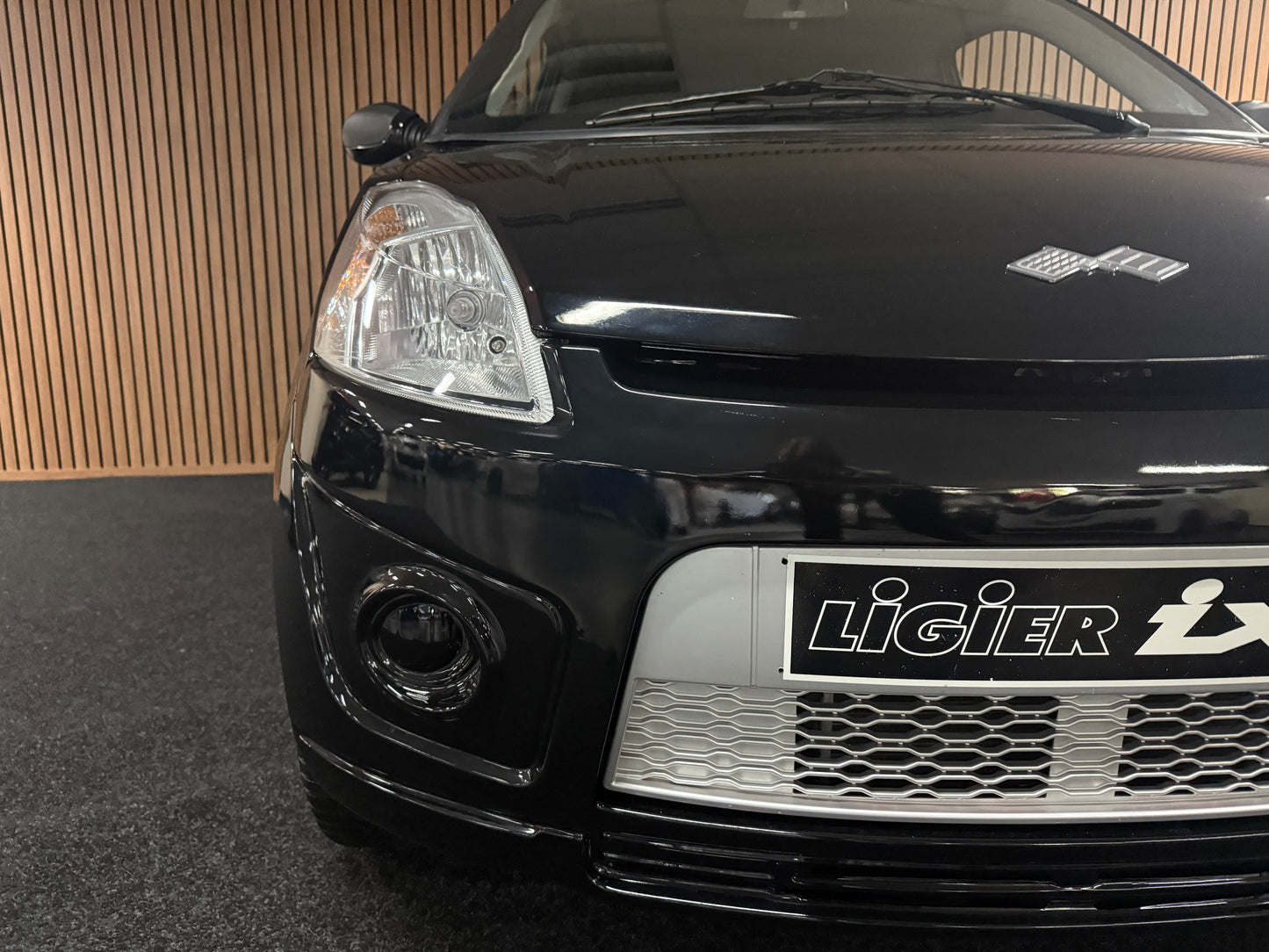 Ligier Ixo Schwarz | leiser DCI Motor | 45 km/h | Innerhalb 250 KM Kostenlose Lieferung | Mopedauto | Leichtmobile