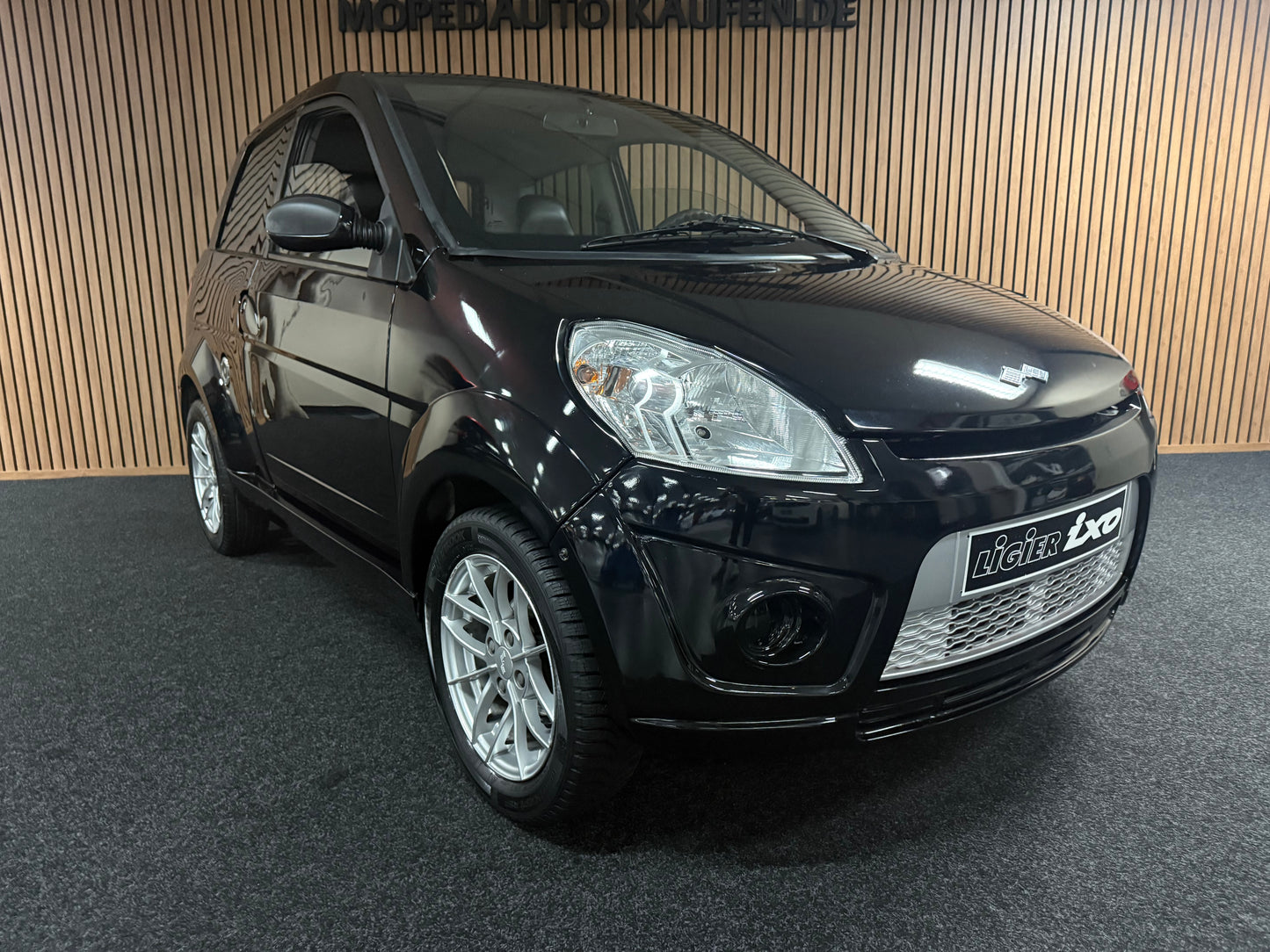 Ligier Ixo Schwarz | leiser DCI Motor | 45 km/h | Innerhalb 250 KM Kostenlose Lieferung | Mopedauto | Leichtmobile