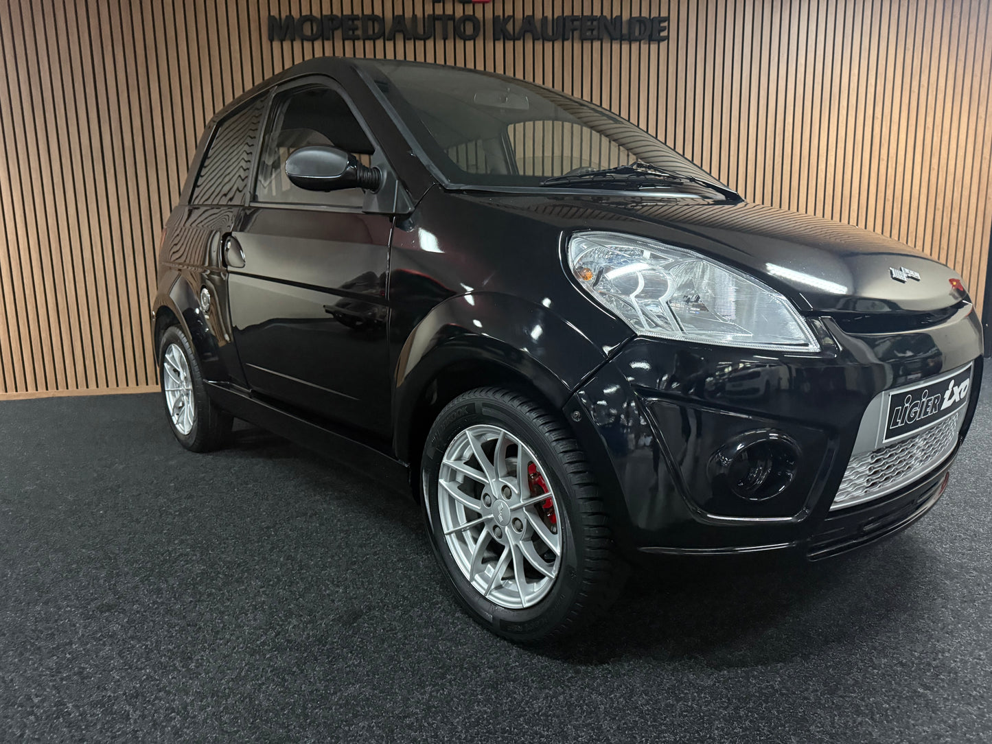Ligier Ixo Schwarz | leiser DCI Motor | 45 km/h | Innerhalb 250 KM Kostenlose Lieferung | Mopedauto | Leichtmobile
